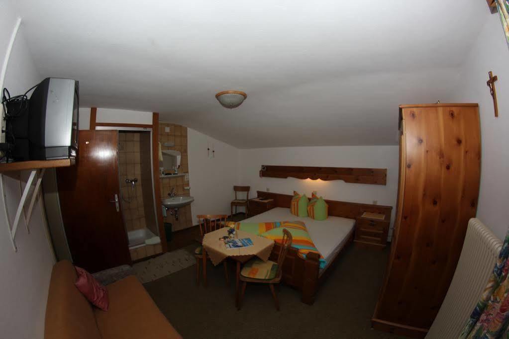 Gasthof Pension Berghof ฮิพพาค ภายนอก รูปภาพ