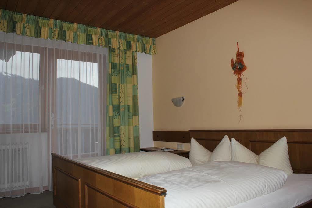 Gasthof Pension Berghof ฮิพพาค ภายนอก รูปภาพ