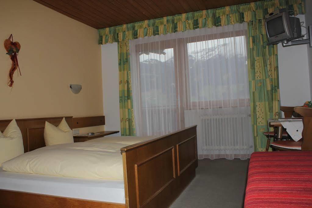 Gasthof Pension Berghof ฮิพพาค ภายนอก รูปภาพ
