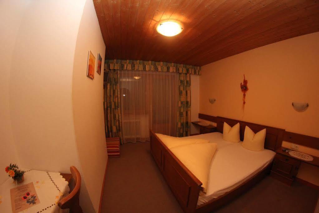 Gasthof Pension Berghof ฮิพพาค ภายนอก รูปภาพ