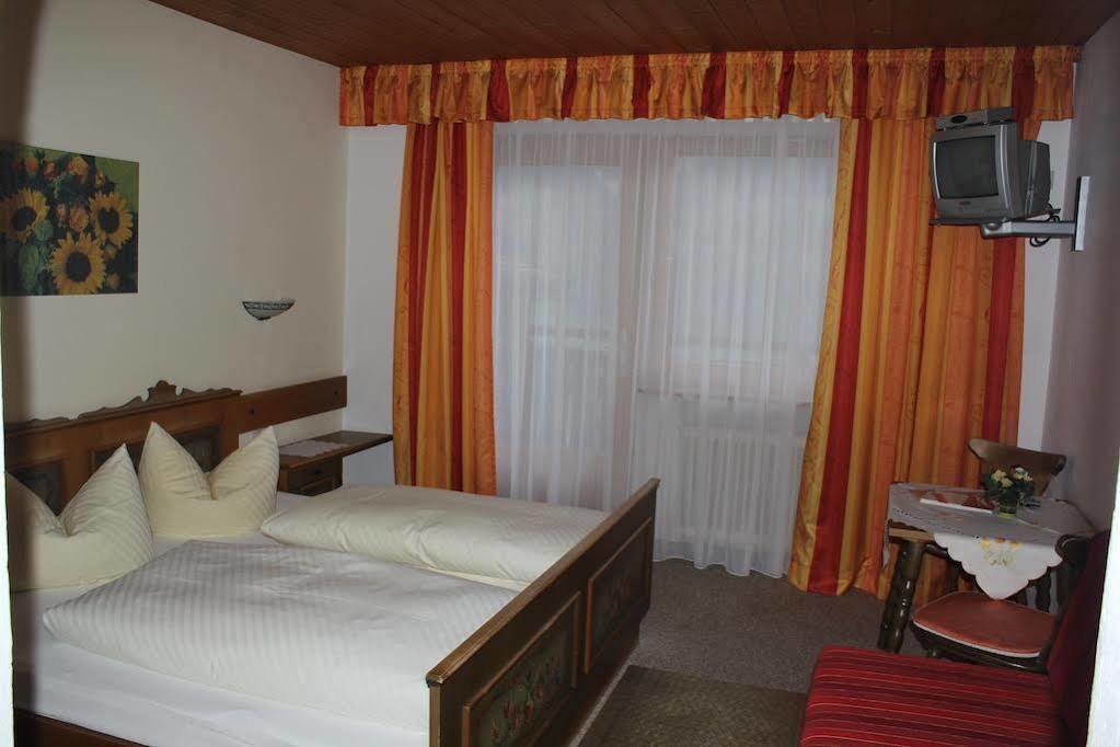 Gasthof Pension Berghof ฮิพพาค ภายนอก รูปภาพ