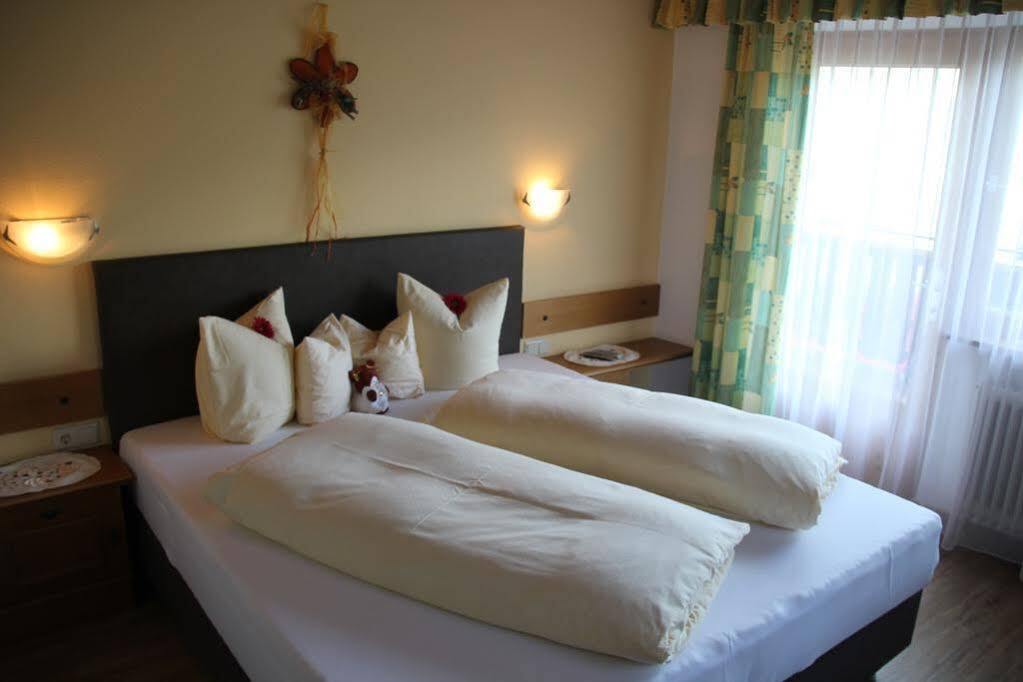 Gasthof Pension Berghof ฮิพพาค ภายนอก รูปภาพ